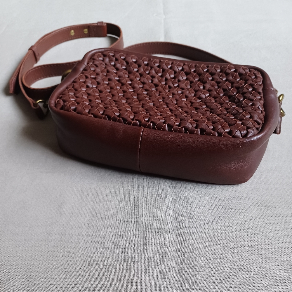 HP•Madewel Transport Camera Bag: Crochet Leather Edition - Picture 4 of 14